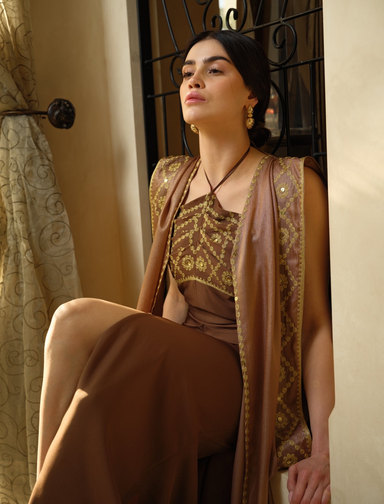 Elegant Mocha Mousse Two-Piece Jalabya