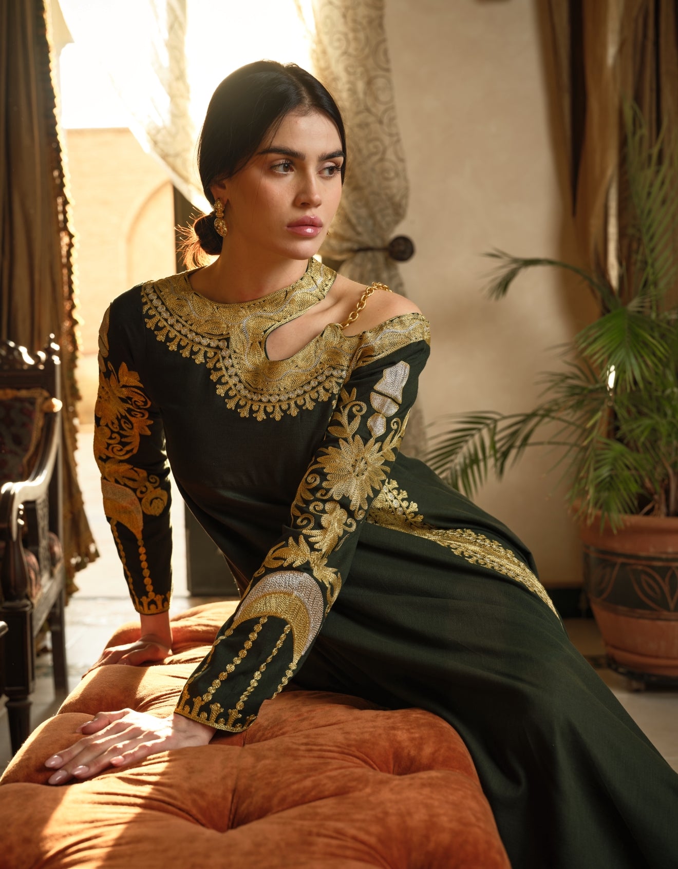 DRESS WITH NECK CHAIN DETAIL - GREEN
