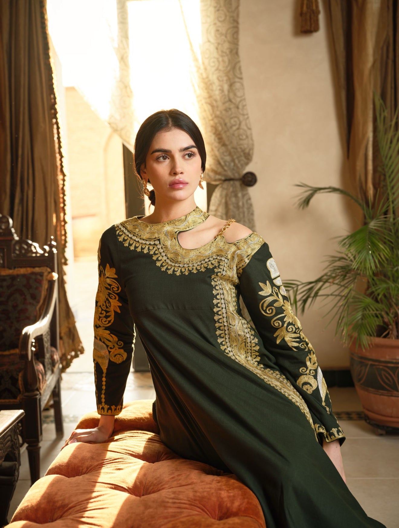 DRESS WITH NECK CHAIN DETAIL - GREEN