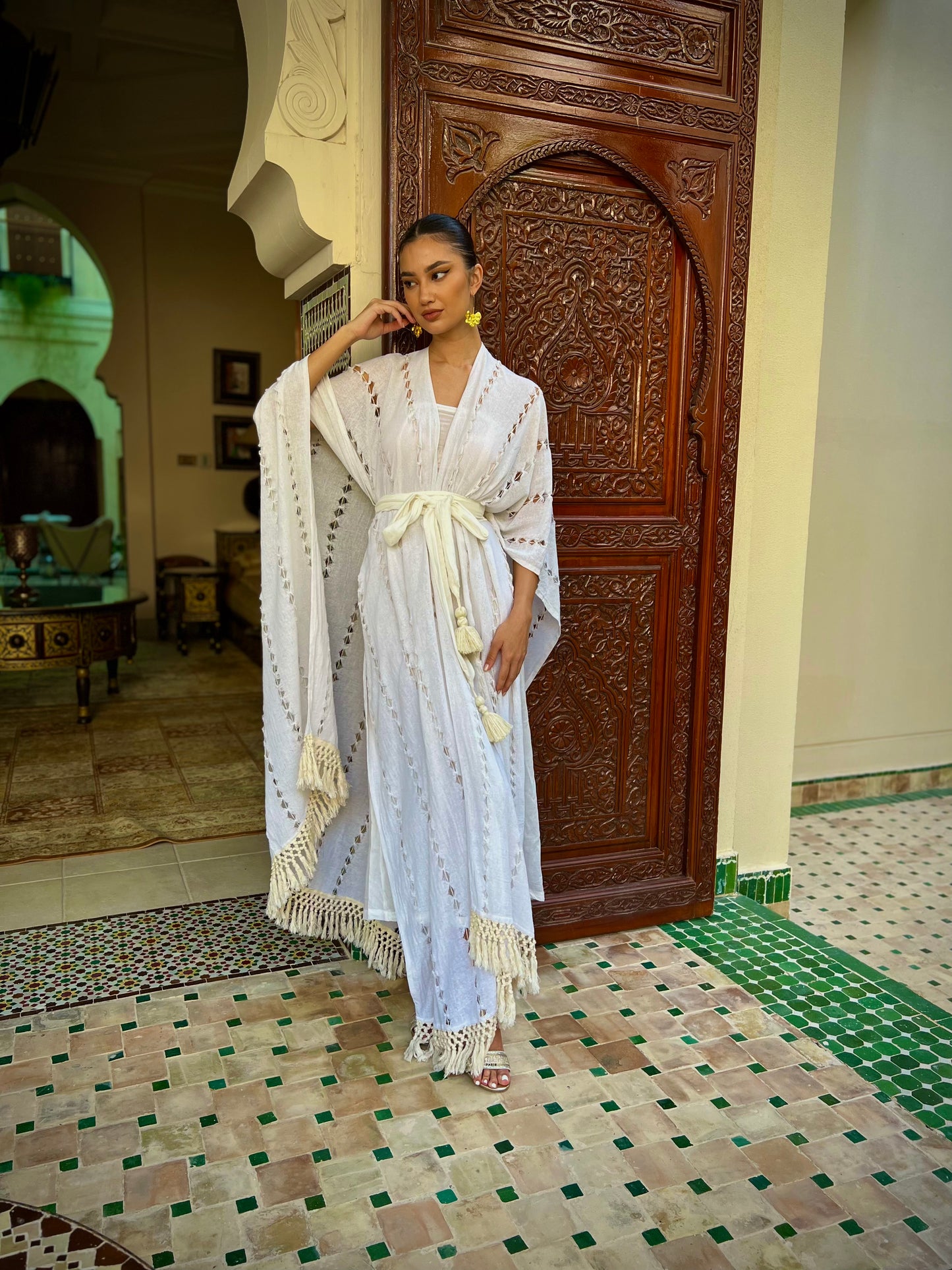 CAPE-EFFECT LINEN JALABIYA